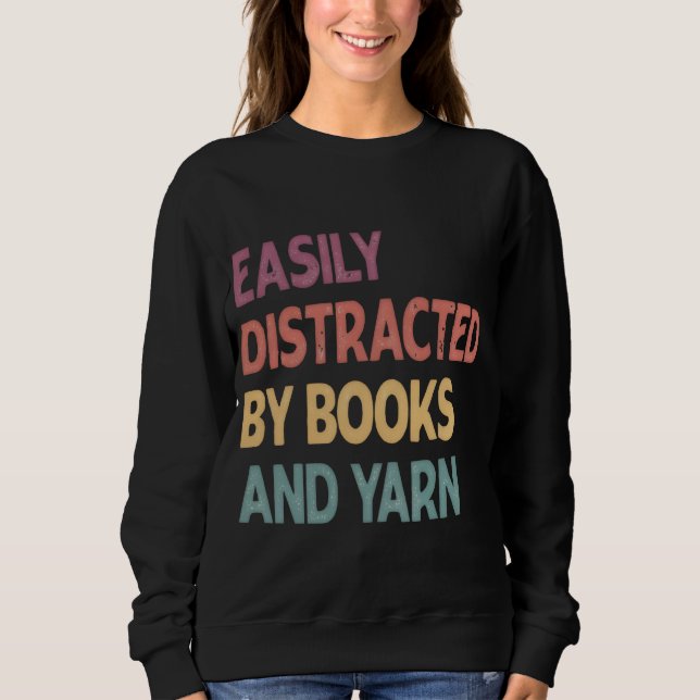 Moletom Easily Distracted By Books and Yarn Shirt – Funny  (Frente)