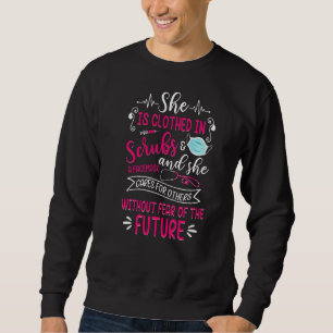 Moletom Ela Está Vestida De Enfermeira Orgulhosa De Scrubs