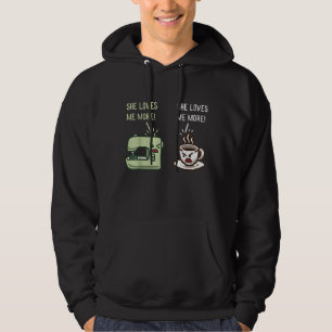Moletom Ela Me Ama Mais Engraçado Café De Seamstress E Sew