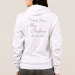 Moletom Em breve... Bride Zip-Up<br><div class="desc">Este é o manto zip-up das noivas. Não há compromisso quando se trata deste roupa de casamento, você pode até personalizá-lo com seu novo nome e data de casamento. Vista-o durante o noivado, no janto de ensaio, e mesmo enquanto você faz o cabelo no grande dia. Não perca esse novo...</div>
