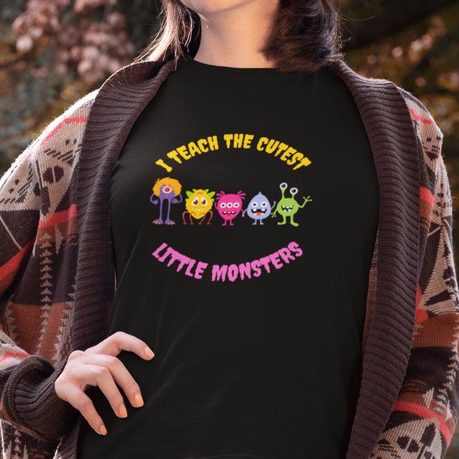 Moletom Ensino os monstros mais bonitos no Dia das Bruxas (I Teach the Cutest Little Monsters Halloween Teachers Sweatshirt.)