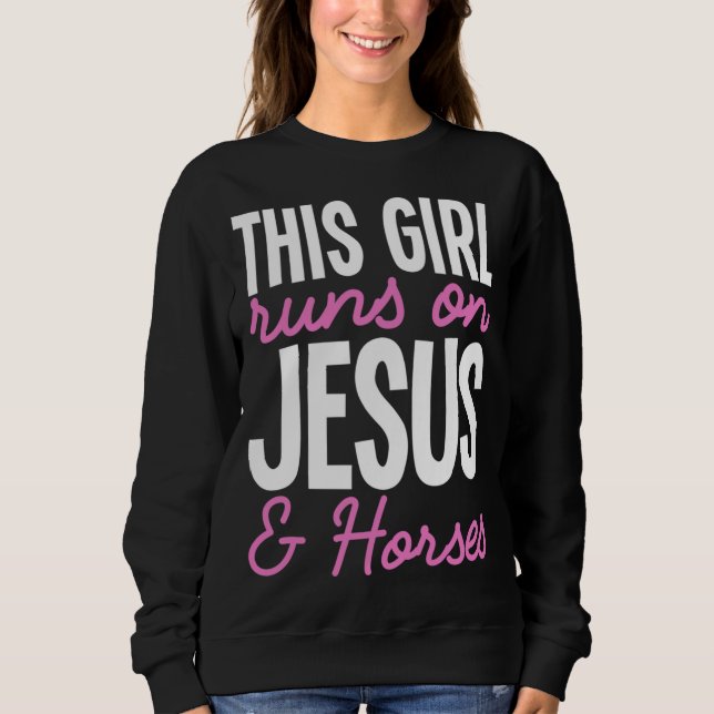 Moletom Essa Garota Funciona Com Jesus E Cavalos, Uma Meni (Frente)