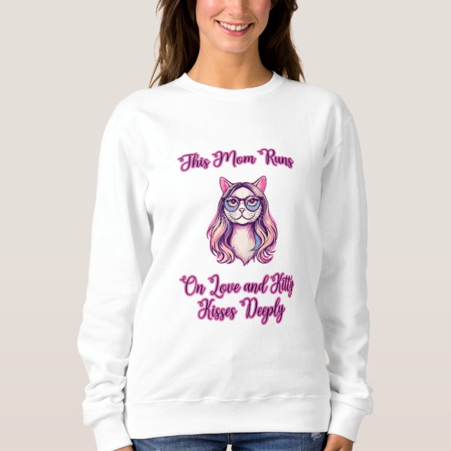 Moletom Esta Mãe Funciona Com Amor E Beijos de Kitty Profu (Frente)