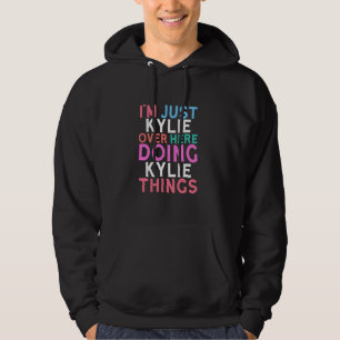 Moletom Estou Só Kylie Aqui Fazendo Coisas de Kylie Nome