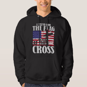 Moletom Eu Fico De Pé Pela Bandeira E Me Ajoelho Pela Cruz