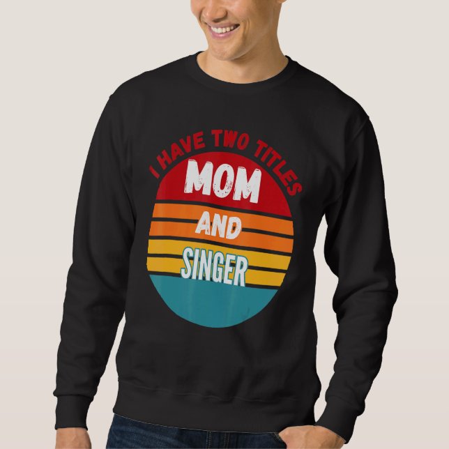 Moletom Eu Tenho Dois Títulos Mãe E Cantora (Frente)