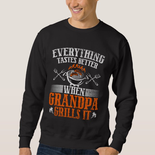 Moletom Everything Tastes Better When Grandpa Grills It (Frente)