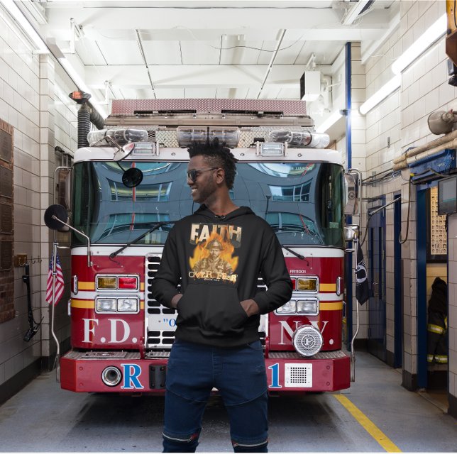 Moletom Fé sobre o medo do bombeiro cristão (Criador carregado)