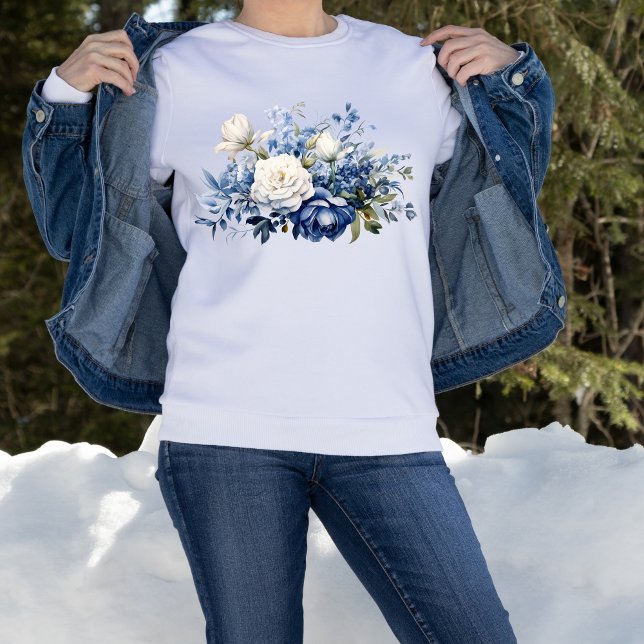 Moletom Flores Florais Brancas Azuis Aquarela (Blue White Watercolor Floral Flowers on White Sweatshirt)