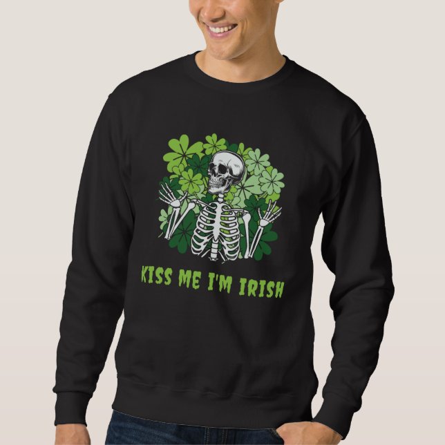 Moletom Goth St Patrick s Day Gothic  Kiss Me I m Irish (Frente)