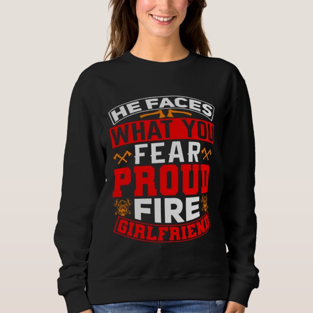 Moletom He Faces What You Fear Proud Firefighter Girlfrien (Frente)