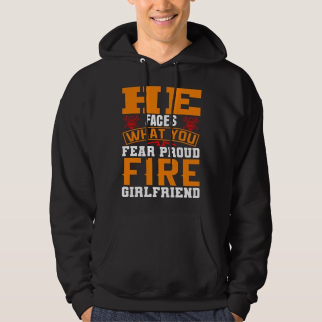 Moletom He Faces What You Fear Proud Firefighter Girlfrien (Frente)