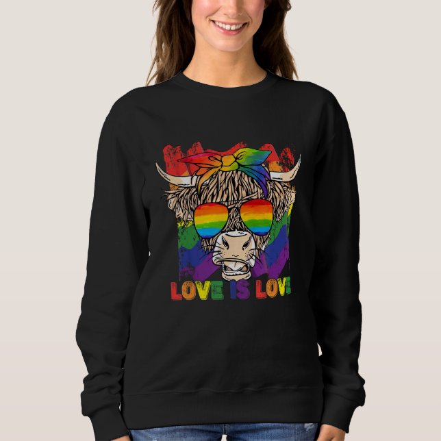 Moletom Highland Cow Love is Love Rainbow Flag LGBT Pride (Frente)