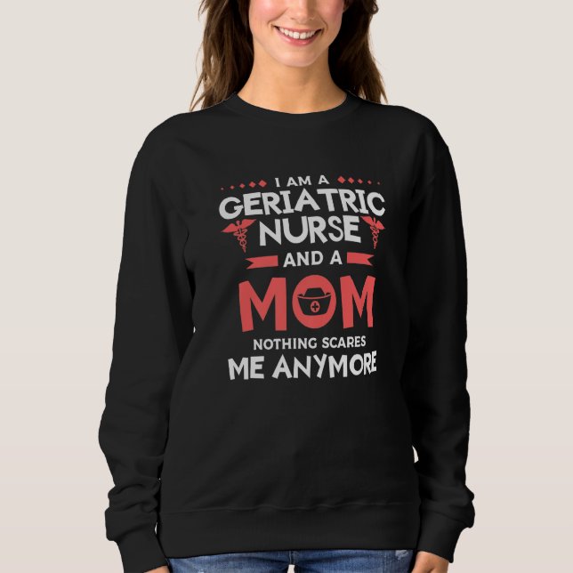Moletom I Am A Geriatric Nurse And A Mom Nothing Scares Me (Frente)