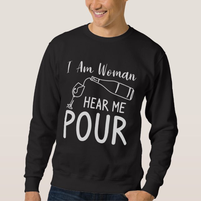Moletom I Am Woman Hear Me Pour Wine Drinking (Frente)