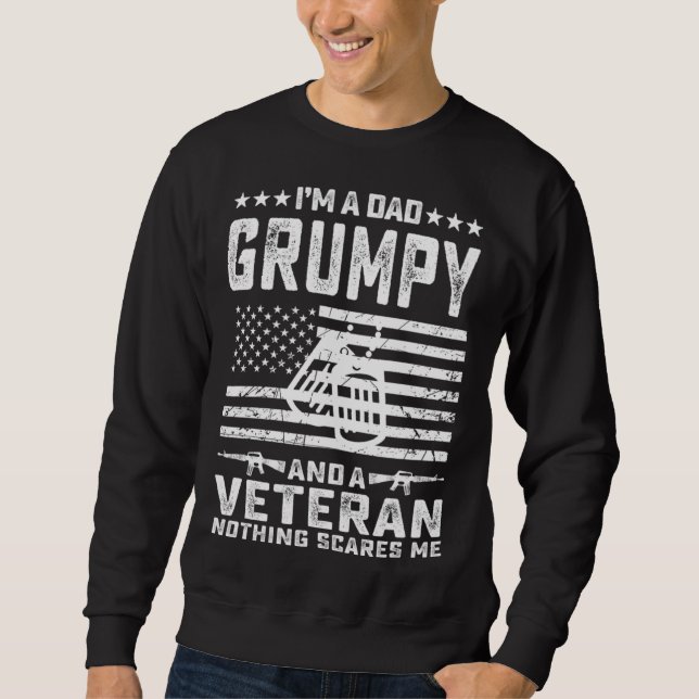 Moletom I m a Dad Grumpy and a Veteran nothing scares me (Frente)