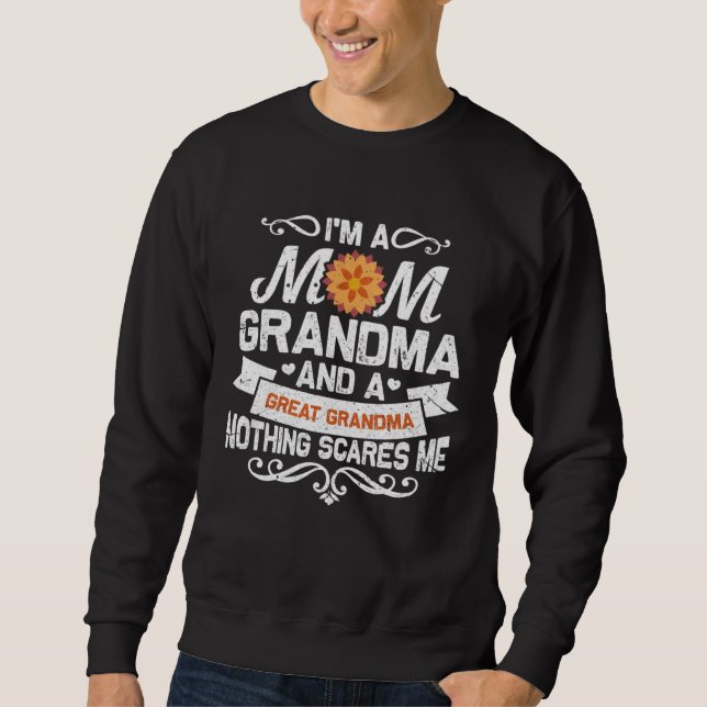 Moletom I m A Mom Grandma And Great Nothing Scares Me (Frente)