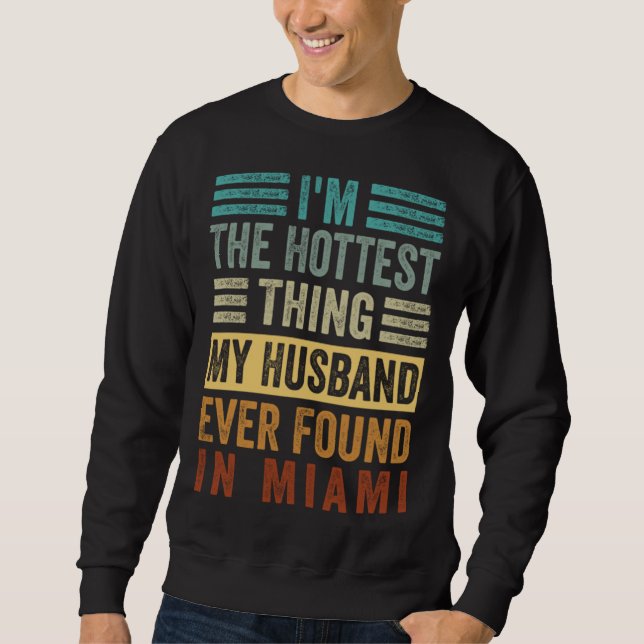 Moletom I m The Hottest Thing My Husband Ever Found In Mia (Frente)