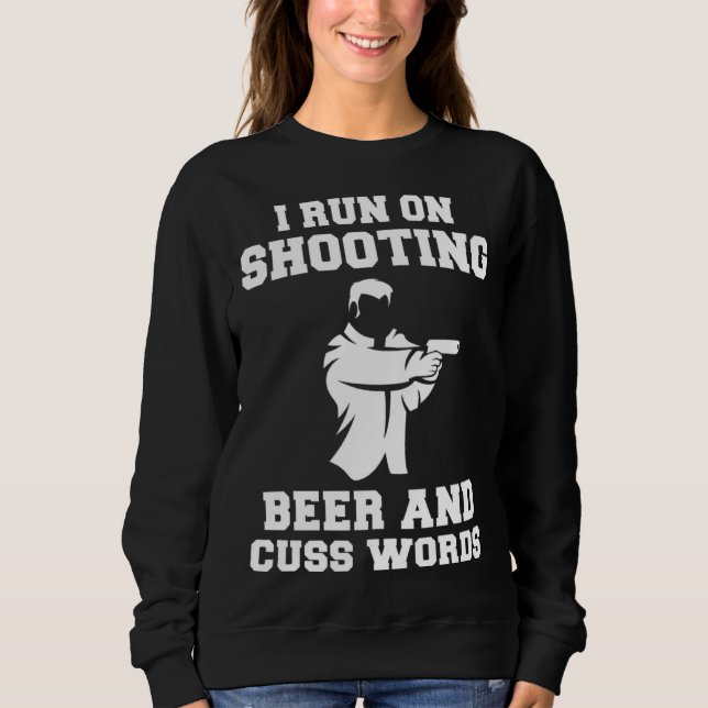 Moletom I run on shooting beer and cuss words hoodie long (Frente)