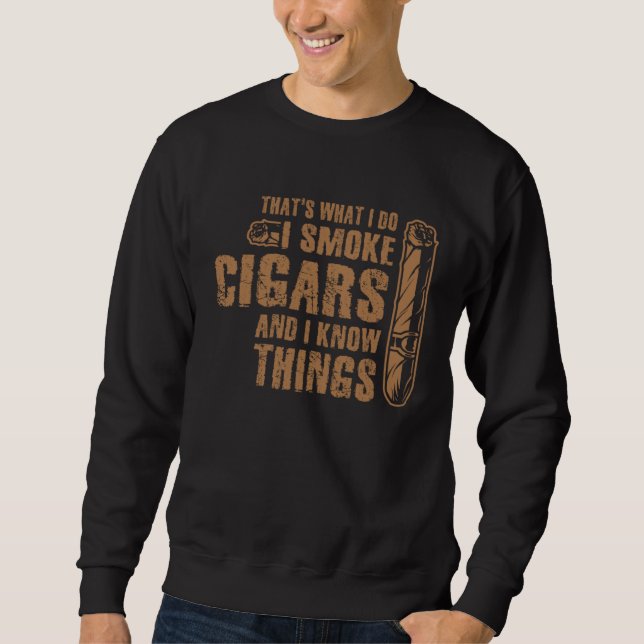 Moletom I Smoke Cigars and I Know Things Cigar & Bourbon D (Frente)
