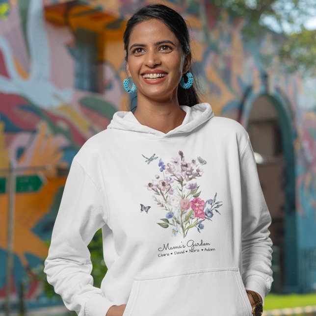 Moletom Jardim Personalizado da Mamãe (Wrap her in love with this cozy hoodie featuring flowers and customized kids' names!)