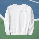 Moletom Jogo Conjunto Corresponder Mães Tênis Branco Azul<br><div class="desc">Jogo Jogo Combinação, crista azul, camisa branca tênis. Personalize com o ano, tênis / campeonato / nome e local do torneio. Perfeito para um torneio local de tênis, como presente para um amante de tênis ou para uma festa de solteira temática de tênis. Projetado para corresponder à nossa coleção de...</div>