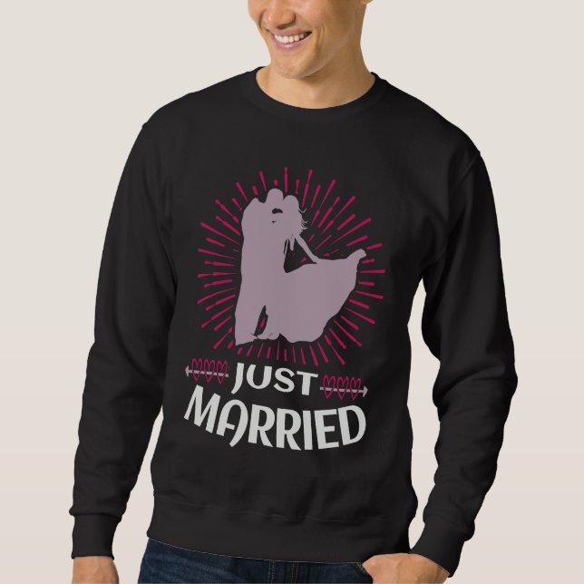 Moletom Just Married Lovable Valentine Illustration Saying (Frente)