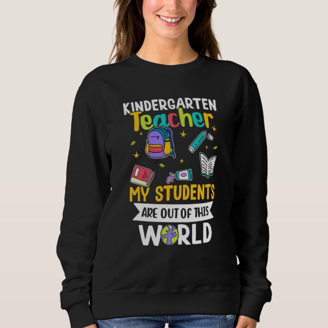 Moletom Kindergarten Teacher My Students Are Out Of This W (Frente)