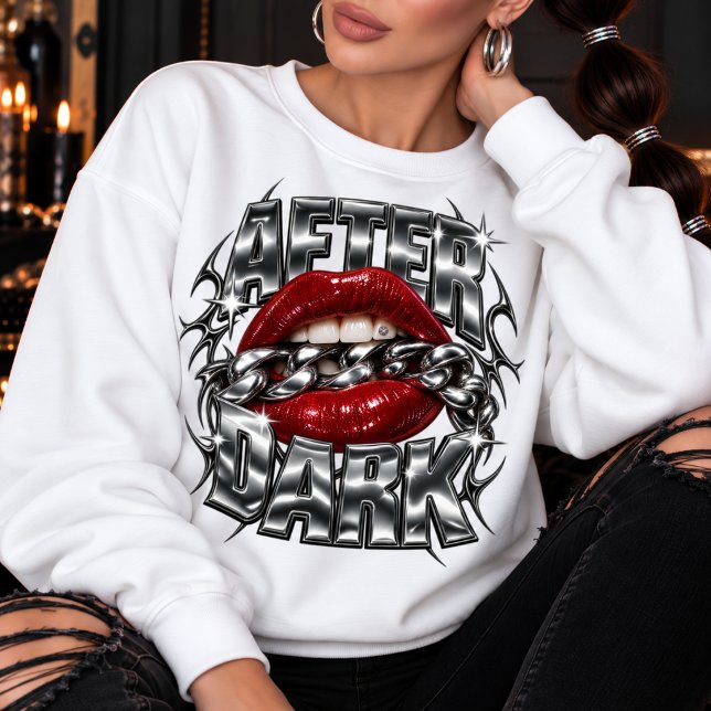 Moletom Lábios Vermelhos After Dark Chrome (After Dark chrome graphic sweatshirt: bold red lips, silver chain and effortless attitude.)