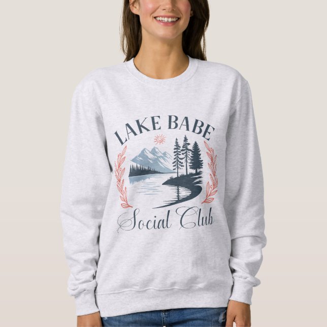 Moletom Lake Babe Social Club | Cozy Lake Life (Frente)