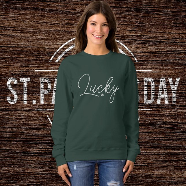 Moletom Lucky Shamrock (Lucky Shamrock Sweatshirt or t-shirts from Ricaso. Delicate typography with small shamrock detail)