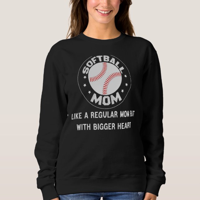 Moletom Mãe De Softball Como Mãe Normal Mas Com Maior Ouvi (Frente)