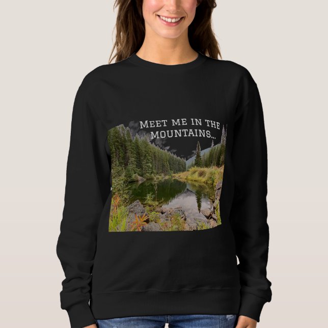 Moletom Meet Me In the Mountains Graphic Sweatshirt (Frente)