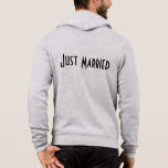 Moletom Mens Recem casados Hoodie<br><div class="desc">Esta capuz suave de Bella é para o noivo relaxar,  mostrada em uma Cinza de Heather com um texto de Recem casados no verso. 
Personalize este item ou comprar como está.</div>