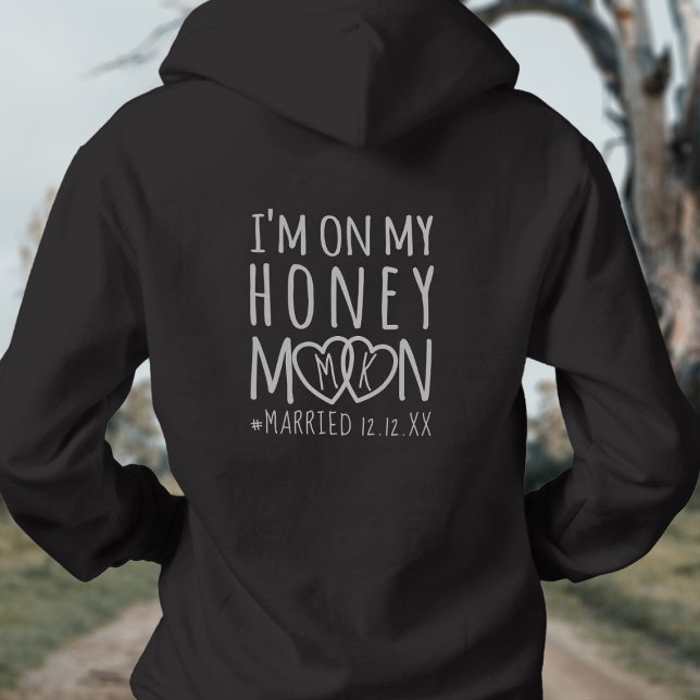 Moletom Monogramas, estou na minha lua de mel. (Add your initials to the hearts & your wedding date too. Perfect hoodie to wear on your honeymoon)