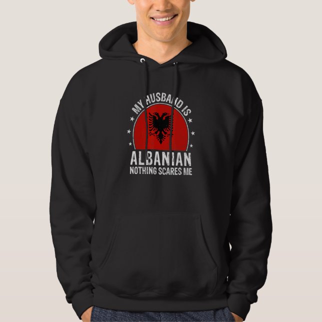 Moletom My Husband Is Albanian Nothing Scares Me Albanian  (Frente)