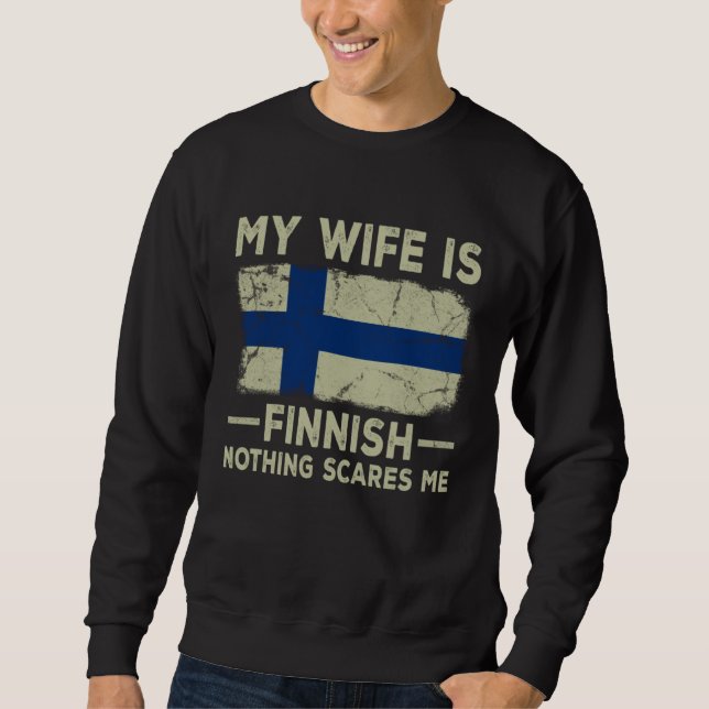 Moletom My Wife is Finnish Nothing Scares Me Husband (Frente)