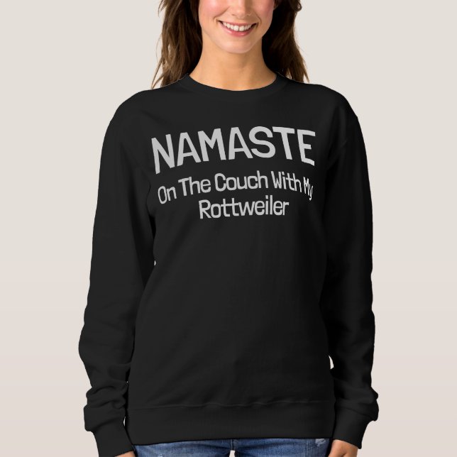 Moletom Namaste No Sofá Com Meu Rottweiler (Frente)