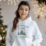 Moletom Nome da Família Personalizada Retrô de Fazenda da<br><div class="desc">Fique confortável e festivo com nosso casaco de férias! Apresentando seu nome familiar e uma design de fazenda de árvore de Natal em verde-sábio,  é perfeito para dias de inverno infantis e encontros de férias.</div>