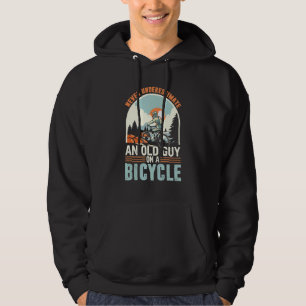 Moletom Nunca Subestimar Uma Cara Antiga Em Uma Bicicleta