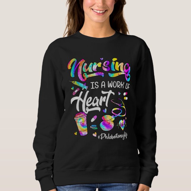 Moletom Nursing Is A Work Of Heart Tie Dye Phlebotomy Life (Frente)