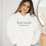 Moletom Partido Bridal Personalizado do Casamento de Donal<br><div class="desc">Nossas camisetas Hoodie do Partido Bridal do Presente Personalizado são uma maneira séria de mostrar seu apreço pela sua festa noiva e fazê-las se sentirem mais especiais durante suas celebrações de casamento. Essas camisas de capuz personalizáveis podem ser personalizadas com os nomes ou papéis dos membros do seu partido, acrescentando...</div>