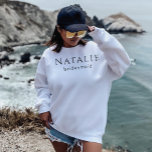Moletom Partido Bridal Personalizado do Casamento de Donal<br><div class="desc">Nossas camisetas de noiva personalizadas da dama de presentes são a maneira perfeita de expressar sua gratidão para com sua festa noiva e fazê-las se sentirem mais especiais durante suas celebrações de casamento. Essas camisas personalizáveis podem ser personalizadas com os nomes ou papéis dos membros do seu partido, acrescentando um...</div>