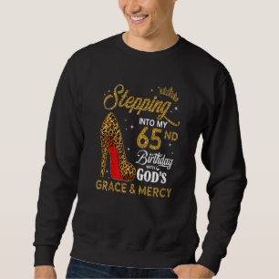 Moletom Passando para o meu 65º aniversário com a Graça de
