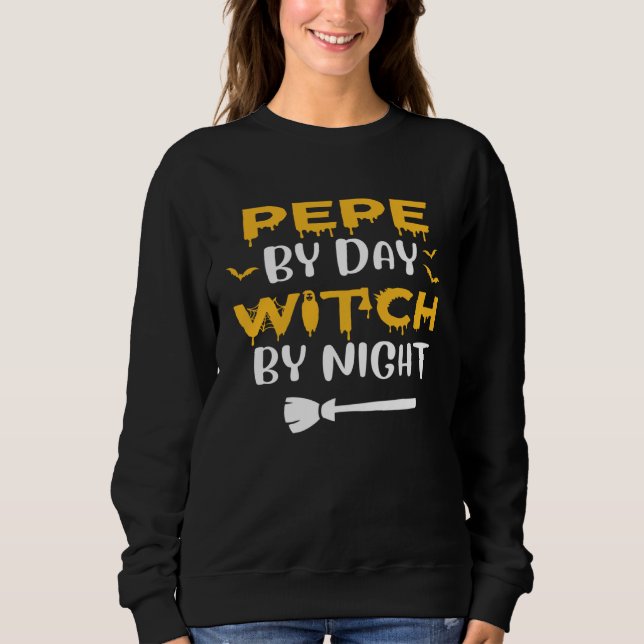 Moletom Pepe By Day Witch By Night  Dad  Halloween Costume (Frente)