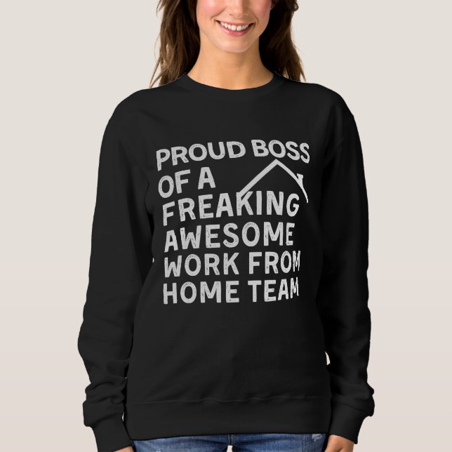 MOLETOM PROUD BOSS OF A FREAKING AWESOME WORK FROM HOME TE (Frente)