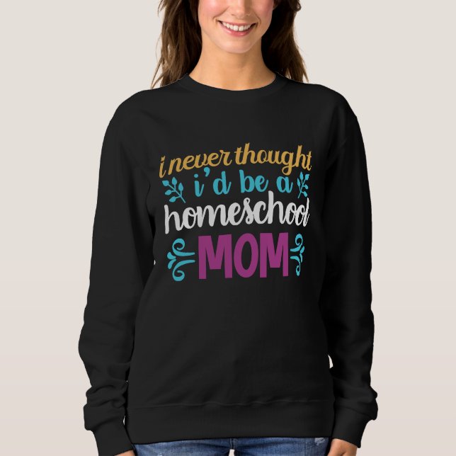 Moletom Quote I Never Thought I'd be a Homeschool Mom Grap (Frente)