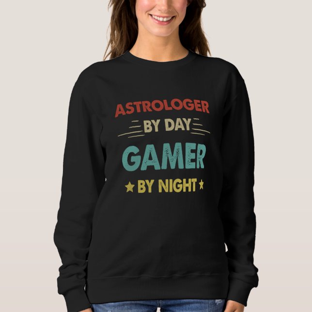 Moletom Retro Astrologer By Day Gamer By Night (Frente)