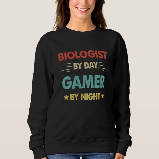 Moletom Retro Biologist By Day Gamer By Night (Frente)