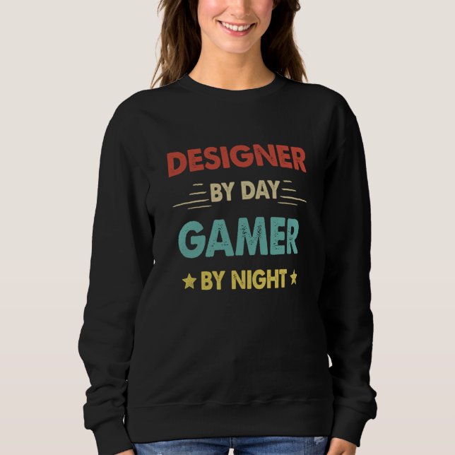 Moletom Retro Designer By Day Gamer By Night (Frente)